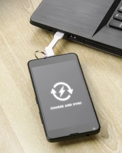 Obesek za ključe SYNC iPhone 5/6 - Bela