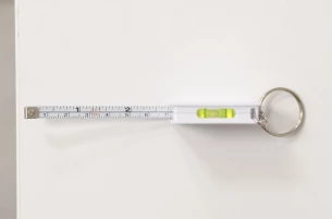 Obesek za ključe z merilnim trakom RIZO 1 m - Bela
